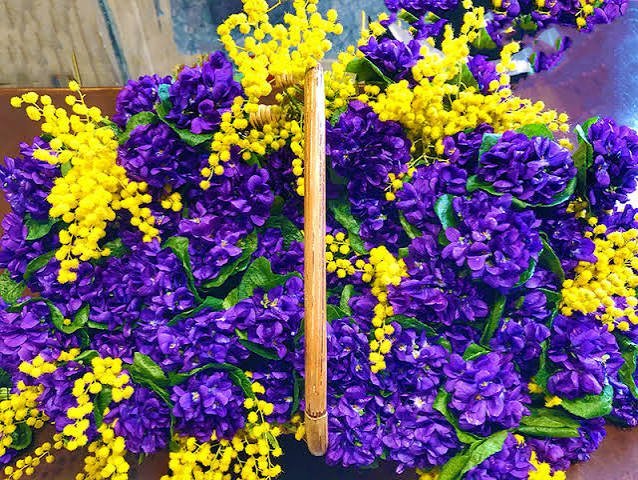 Bouquet de violettes Victoria cultivées à Tourrettes-sur-Loup